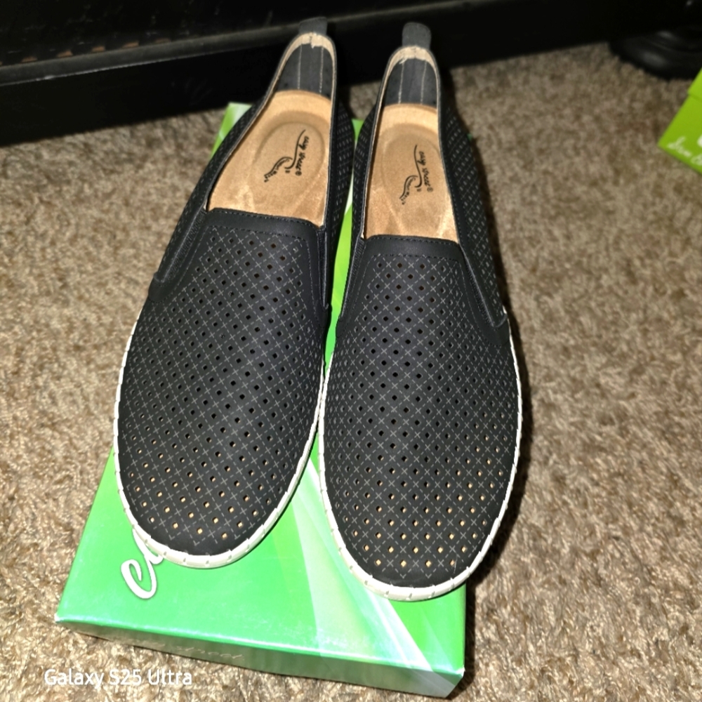 Easy Street Slip On Sneaker Fresh Black